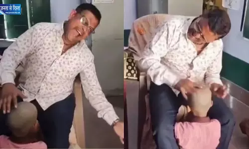 छात्र के सिर को तबला बनाकर बजाने का वीडियो वायरल, सरकारी स्कूल का शिक्षक सस्पेंड