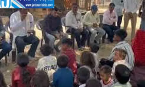 वंचित स्कूल के छात्रों की पढ़ाई असुरक्षित चक्रवात आश्रय में जारी