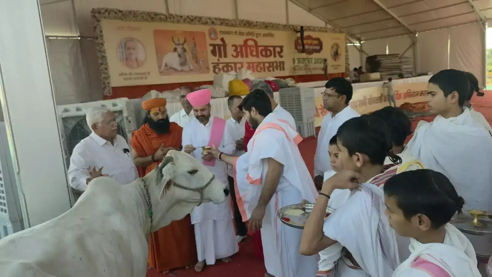 गौ अधिकार हुंकार रैली से पूर्व विधि-विधान से देव पूजन