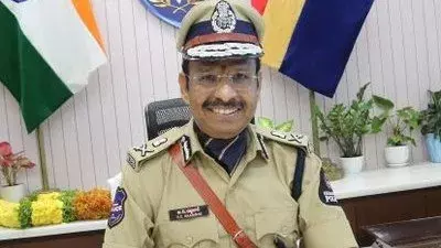 हैदराबाद में सख्त हिदायत: सड़कों पर जन्मदिन मनाने पर लगेगी रोक हैदराबाद में सख्त हिदायत: सड़कों पर जन्मदिन मनाने पर लगेगी रोक