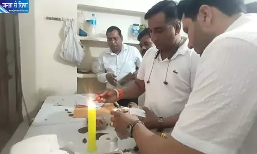मकान में बन रहा था संदिग्ध पनीर, एक क्विंटल जब्त