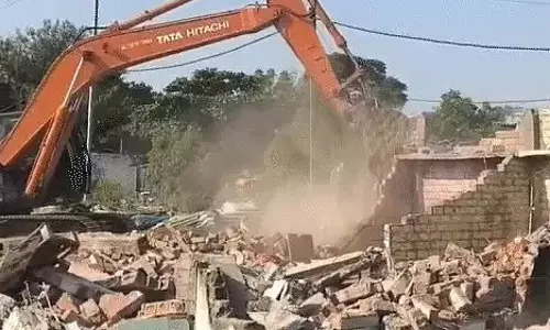 इंदौर में RE-2 रोड प्रोजेक्ट पर बुलडोजर एक्शन