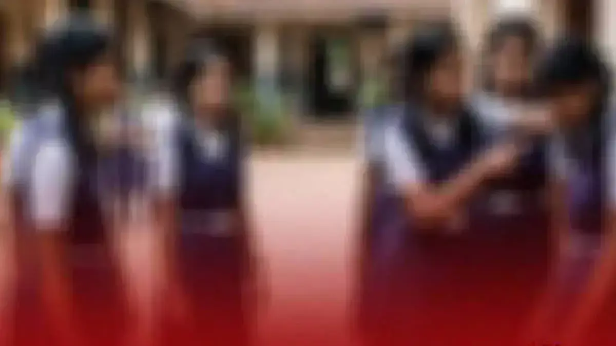 करुनागापल्ली में गुंडागर्दी: सहपाठियों की पिटाई से छात्रा गंभीर