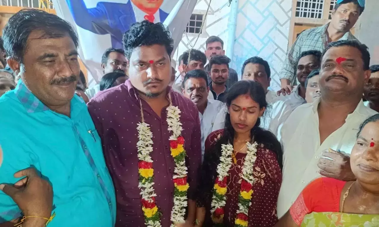 Telangana: विधायक की मदद से दलित महिला अपने प्रेमी से शादी कर पाई Telangana: विधायक की मदद से दलित महिला अपने प्रेमी से शादी कर पाई