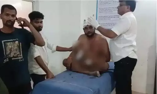 दुकान पर कहासुनी के बाद भिड़े दो पक्ष, सात लोग घायल, जिला अस्पताल में भर्ती दुकान पर कहासुनी के बाद भिड़े दो पक्ष, सात लोग घायल, जिला अस्पताल में भर्ती