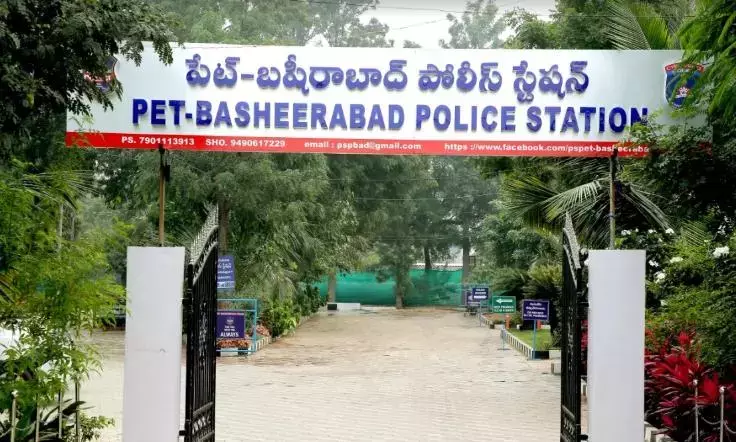 कुथबुल्लापुर में इमारत से गिरने के बाद एक किशोरी को अस्पताल में भर्ती कराया गया