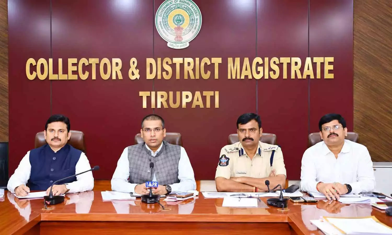 Andhra: कलेक्टर ने अधिकारियों से स्थानीय निकाय चुनावों के लिए पहले से तैयारी करने को कहा