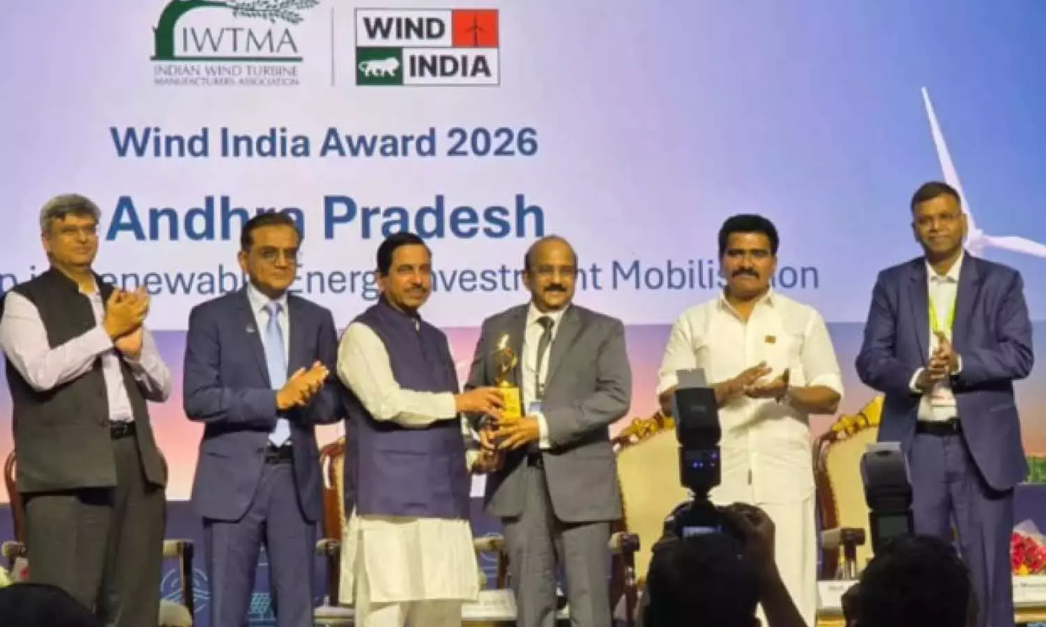 AP को रिन्यूएबल एनर्जी में निवेश के लिए नेशनल अवॉर्ड मिला AP को रिन्यूएबल एनर्जी में निवेश के लिए नेशनल अवॉर्ड मिला