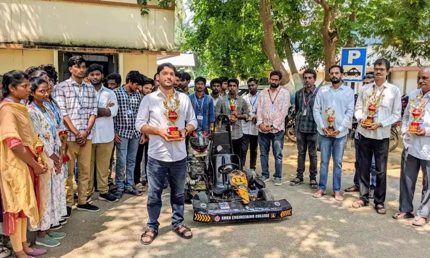 Andhra: SRKR टीम ने गो-कार्ट चैंपियनशिप जीती Andhra: SRKR टीम ने गो-कार्ट चैंपियनशिप जीती