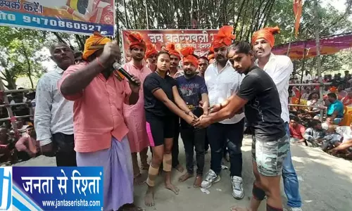 दंगल में बेबी कुमारी ने कविता को दी पटखनी दंगल में बेबी कुमारी ने कविता को दी पटखनी