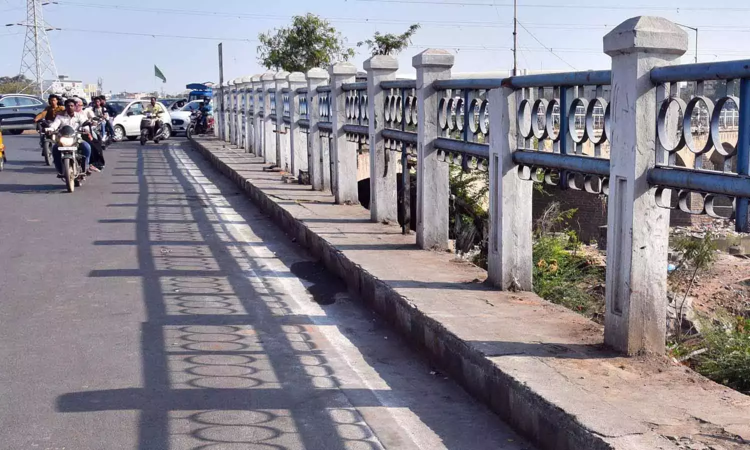 Andhra: पुराने चित्तूर में सड़क और पुल के काम विजिलेंस की जांच के दायरे में हैं Andhra: पुराने चित्तूर में सड़क और पुल के काम विजिलेंस की जांच के दायरे में हैं