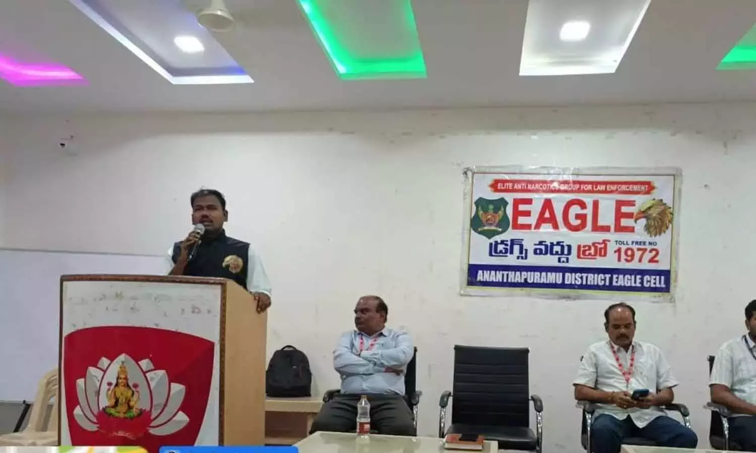 EAGLE टीम और NSS ने छात्रों के लिए नशीले पदार्थों के प्रति जागरूकता सेमिनार आयोजित किया EAGLE टीम और NSS ने छात्रों के लिए नशीले पदार्थों के प्रति जागरूकता सेमिनार आयोजित किया