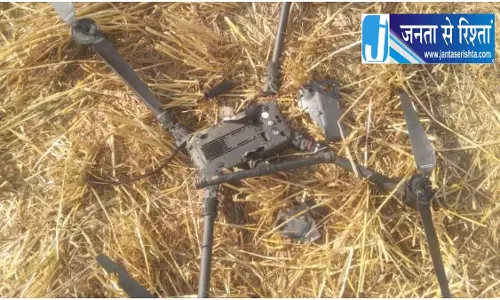 गुरदासपुर में खेतों से पाकिस्तानी ड्रोन बरामद गुरदासपुर में खेतों से पाकिस्तानी ड्रोन बरामद