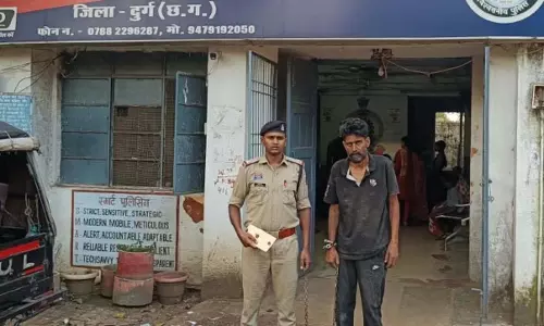 दुर्ग में चिट्टा-हेरोइन बेचते पंजाब का युवक गिरफ्तार दुर्ग में चिट्टा-हेरोइन बेचते पंजाब का युवक गिरफ्तार