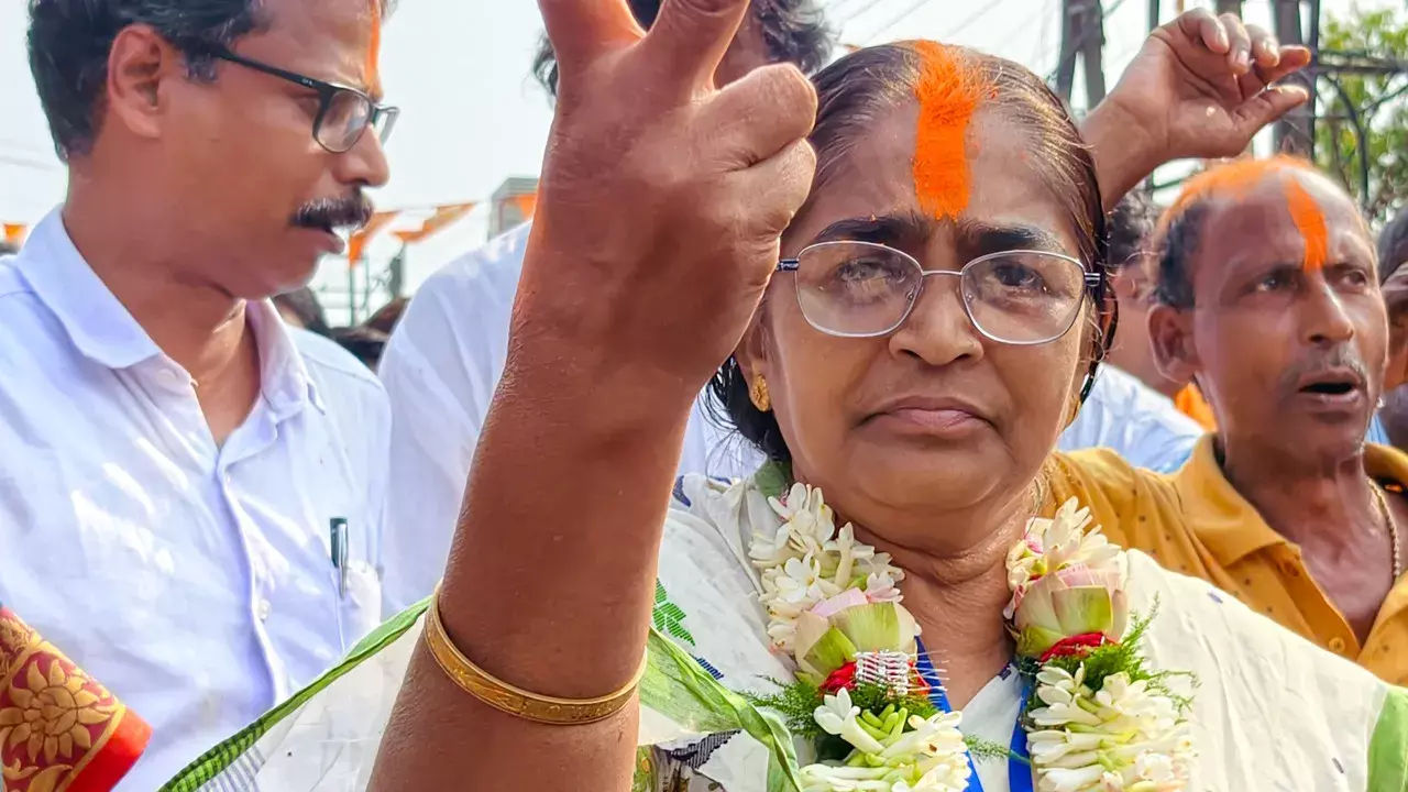 बंगाल उपचुनाव परिणाम: नंदीग्राम सीट पर बीजेपी की बंपर जीत बंगाल उपचुनाव परिणाम: नंदीग्राम सीट पर बीजेपी की बंपर जीत