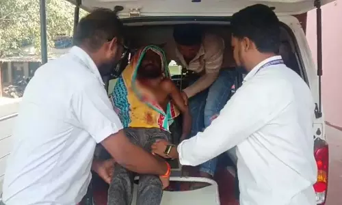 धमतरी में पत्नी-बेटी ने हंसिया से किया हमला, पति गंभीर