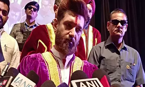 SIR विवाद पर चिराग पासवान की विपक्ष को नसीहत SIR विवाद पर चिराग पासवान की विपक्ष को नसीहत
