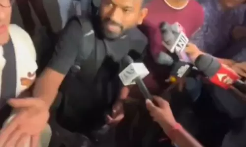 जनता और पत्रकारों के सवालों से घिरे कॉकरोच दिपके, वही झल्लाए और पलटवार किए