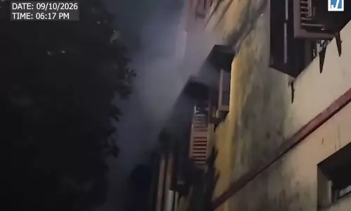 प्लास्टिक गोदाम में भीषण आग, दमकल की 5 गाड़ियां मौके पर पहुंचीं