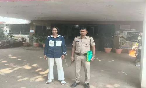 रायपुर में सार्वजनिक मैदान में चाकू लहराने वाला युवक गिरफ्तार