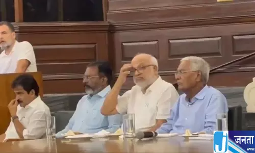 संसद के सेंट्रल हॉल में राहुल गांधी ने विपक्ष को किया एकजुट संसद के सेंट्रल हॉल में राहुल गांधी ने विपक्ष को किया एकजुट