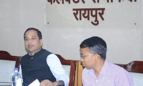 कलेक्टर ने की प्रधानमंत्री सूर्यघर मुफ्त बिजली योजना की प्रगति की समीक्षा