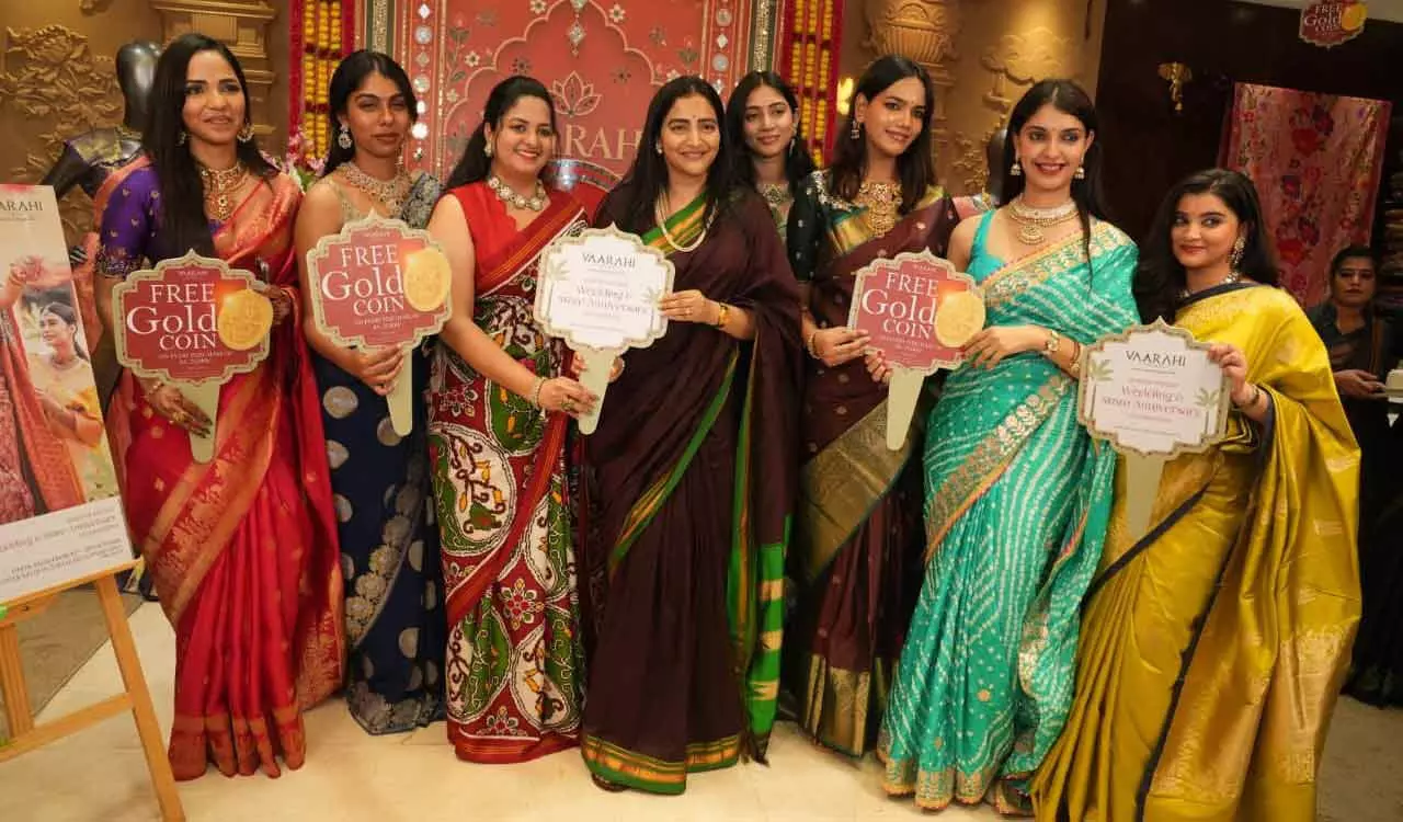 जुबली हिल्स स्टोर की सालगिरह पर वाराही सिल्क्स का खास आयोजन जुबली हिल्स स्टोर की सालगिरह पर वाराही सिल्क्स का खास आयोजन