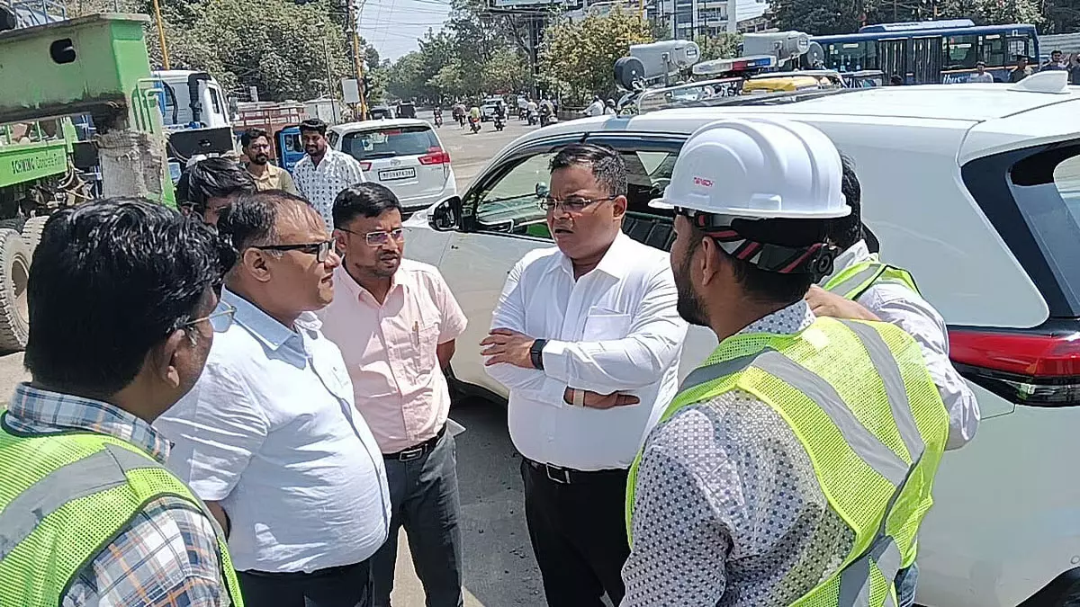 इंदौर में 6 किमी एलिवेटेड कॉरिडोर का निरीक्षण इंदौर में 6 किमी एलिवेटेड कॉरिडोर का निरीक्षण