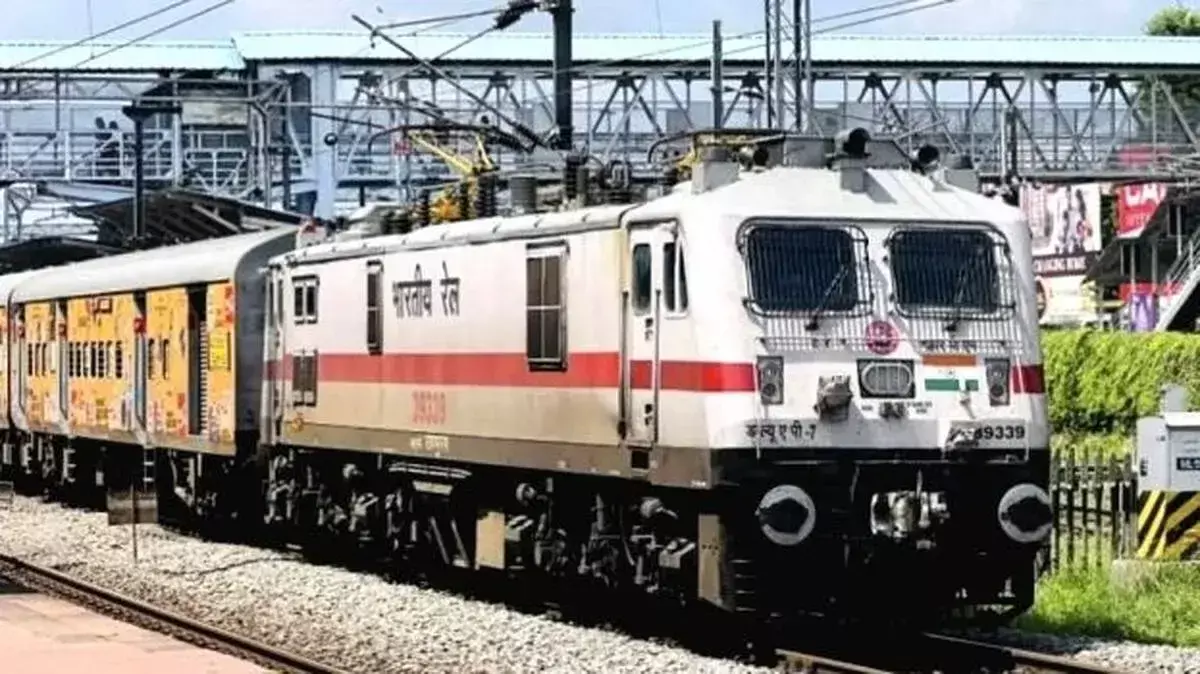वेनाड एक्सप्रेस में डबल सीटिंग कैपेसिटी, कल से बड़ा बदलाव लागू वेनाड एक्सप्रेस में डबल सीटिंग कैपेसिटी, कल से बड़ा बदलाव लागू