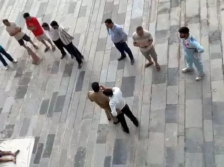 12वीं मंजिल से गिरकर मौत, डिप्रेशन में होने की बात आई सामने 12वीं मंजिल से गिरकर मौत, डिप्रेशन में होने की बात आई सामने