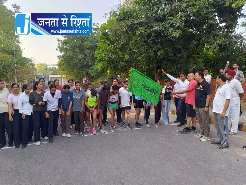 सिरसा के 13 कॉलेजों ने लिया 5 किलोमीटर की रेड रन में हिस्सा सिरसा के 13 कॉलेजों ने लिया 5 किलोमीटर की रेड रन में हिस्सा