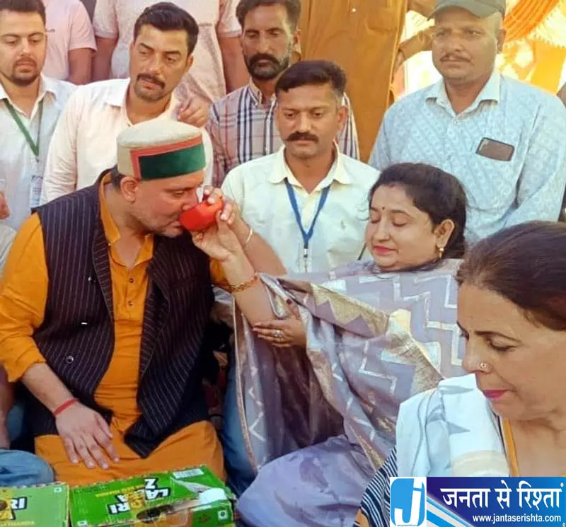 नूरपुर में लिखित आश्वासन के बाद एनजीओ प्रमुख ने अनशन खत्म किया नूरपुर में लिखित आश्वासन के बाद एनजीओ प्रमुख ने अनशन खत्म किया