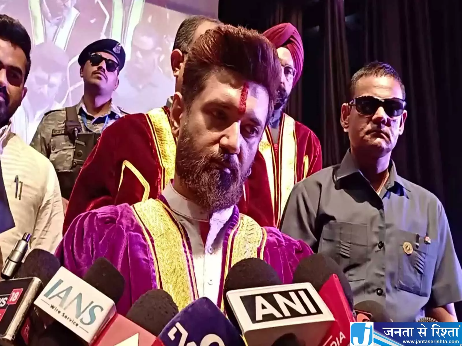 SIR विवाद पर चिराग पासवान की विपक्ष को नसीहत SIR विवाद पर चिराग पासवान की विपक्ष को नसीहत