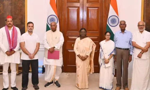 राष्ट्रपति से मिला INDIA गठबंधन, वोट चोरी के सबूत सौंपने पर चर्चा