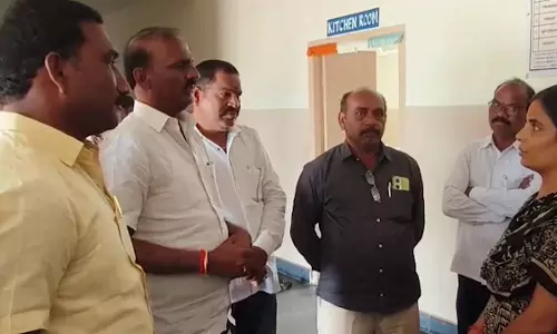 चिकन खाने के बाद बुखार और उल्टी की शिकायत, 28 छात्राएं बीमार