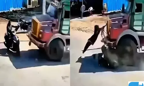 सड़क पर मौत से सामना! तेज रफ्तार ट्रक की चपेट में आई युवती, हादसे का वीडियो वायरल