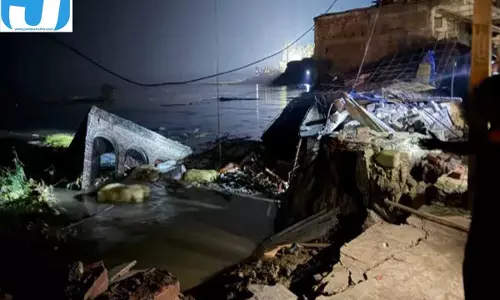 गंगा के कटाव से राघोपुर में दहशत, घर छोड़ने को मजबूर ग्रामीण
