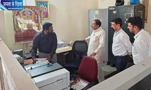 कर्नाटक के डिप्टी सीएम का तहसील कार्यालय में औचक निरीक्षण