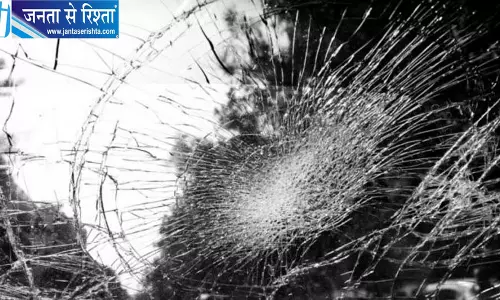जम्मू-कश्मीर के राजौरी में दर्दनाक हादसा, यात्री वाहन खाई में गिरा; 2 की मौत, 21 घायल जम्मू-कश्मीर के राजौरी में दर्दनाक हादसा, यात्री वाहन खाई में गिरा; 2 की मौत, 21 घायल