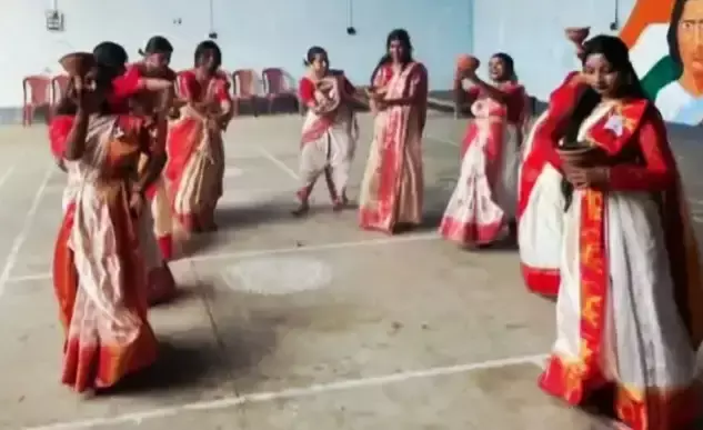 आसनसोल गर्ल्स कॉलेज में आयोजित हुआ ‘आगमनी’ समारोह