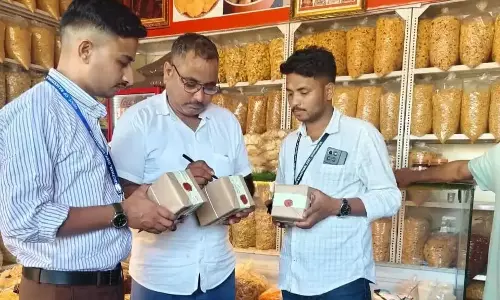 खाद्य सुरक्षा विभाग ने डूंगरपुर में नष्ट की 16 किलो अवधिपार सामग्री खाद्य सुरक्षा विभाग ने डूंगरपुर में नष्ट की 16 किलो अवधिपार सामग्री