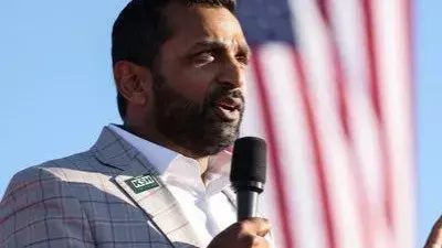 रूस यात्रा रद्द करने का दबाव: US सांसदों की FBI चीफ से अपील रूस यात्रा रद्द करने का दबाव: US सांसदों की FBI चीफ से अपील