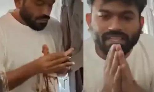 दिल्ली एयरपोर्ट पर CJP प्रमुख अभिजीत दीपके हिरासत में