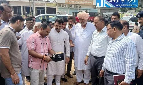 धान खरीद व्यवस्था की जांच करने मंडियों में पहुंचे कृषि मंत्री धान खरीद व्यवस्था की जांच करने मंडियों में पहुंचे कृषि मंत्री