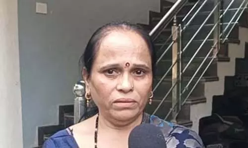 सरकार ने अच्छा नहीं किया, अभिजीत दीपके को हिरासत में लिए जाने पर भड़के माता-पिता सरकार ने अच्छा नहीं किया, अभिजीत दीपके को हिरासत में लिए जाने पर भड़के माता-पिता