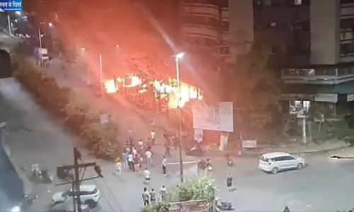विरार में तड़के भीषण आग, ग्लोबल सिटी की बिल्डिंग में कई दुकानें जलकर खाक, मचा हड़कंप