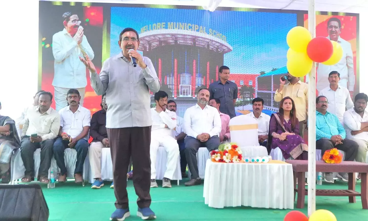 सरकार सभी सरकारी स्कूलों को कॉर्पोरेट सुविधाओं से अपग्रेड कर रही है: नारायण
