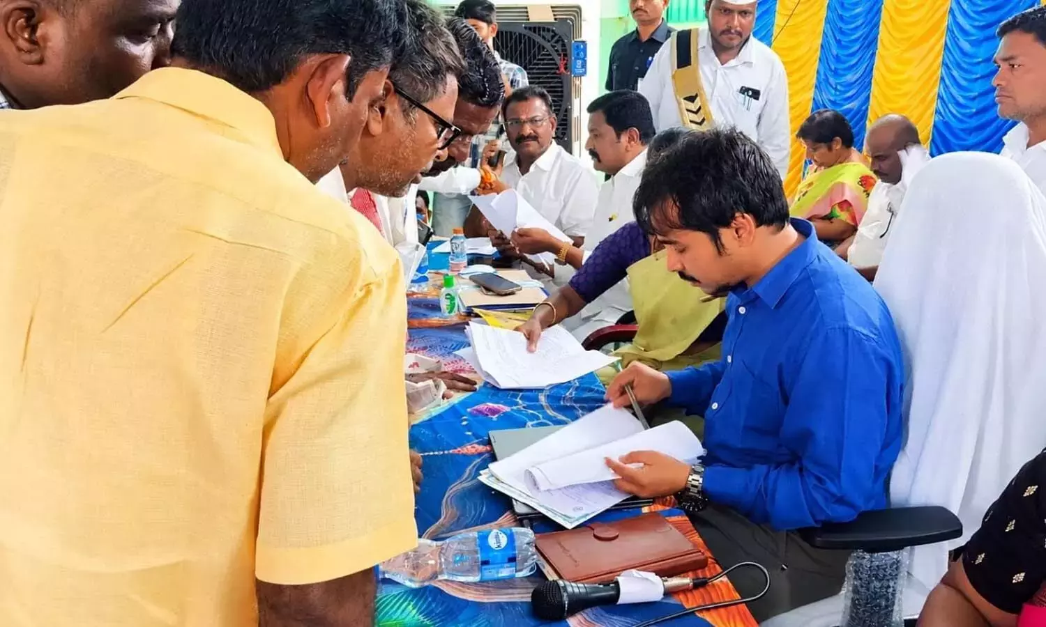 Andhra: JC ने जनता की शिकायतों के जल्द समाधान का भरोसा दिलाया