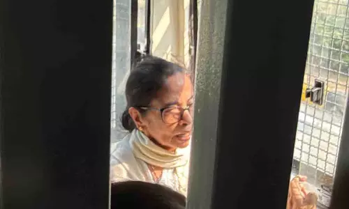 ममता बनर्जी और सांसदों को दिल्ली पुलिस ने हिरासत में लिया
