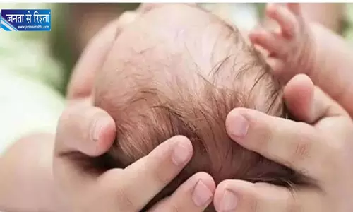 गंगा की लहरों के बीच नाव पर बच्चे का जन्म, 20 मिनट में थम गईं सांसें गंगा की लहरों के बीच नाव पर बच्चे का जन्म, 20 मिनट में थम गईं सांसें